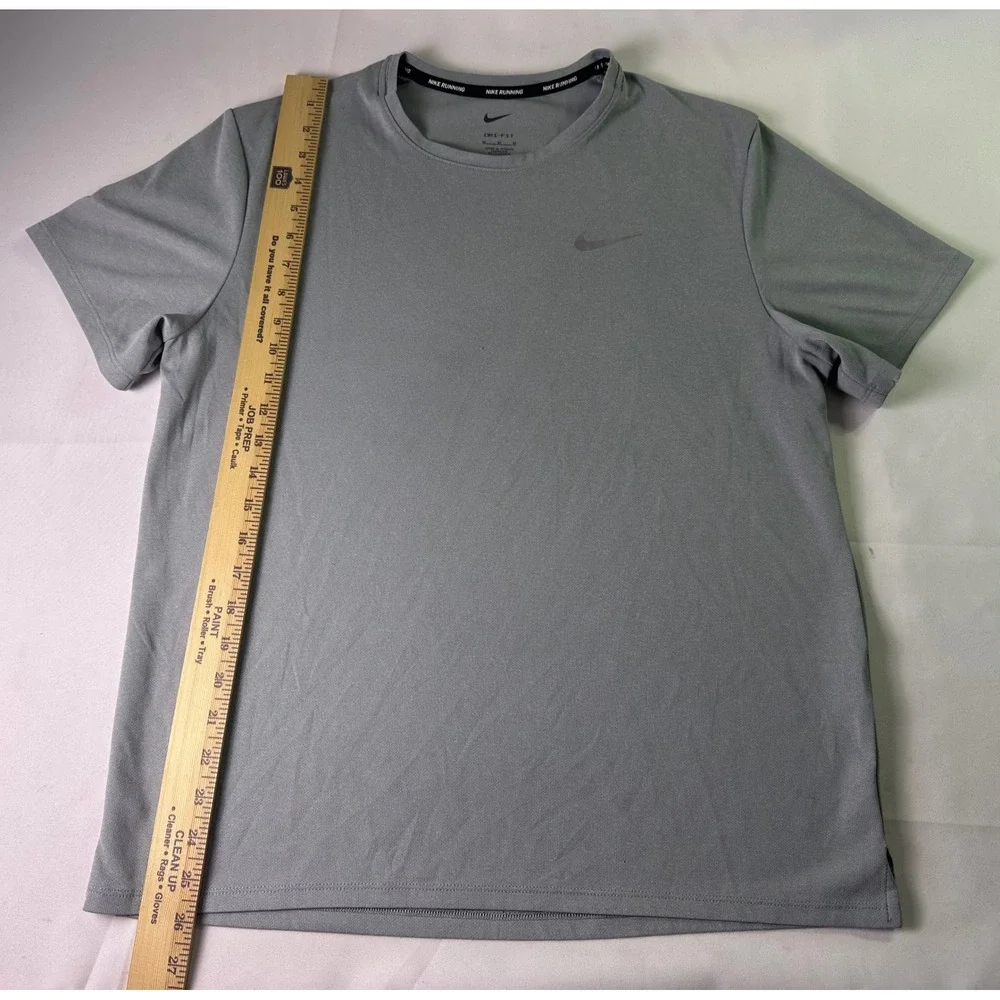 Nike Running Dri-FIT Shirt Men Medium Grey Short Sleeve Performance Training Tee